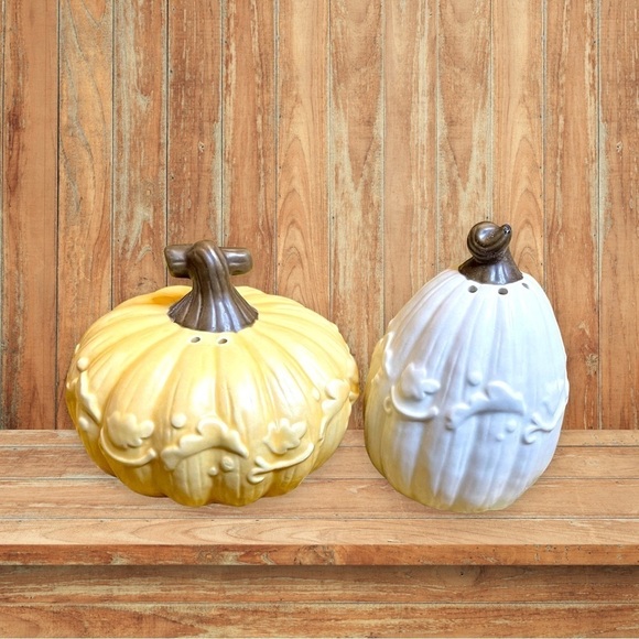 Hallmark Very Cute Gourd and Pumpkin Salt and Pepper Shakers Fall Thanksgiving - Picture 1 of 8
